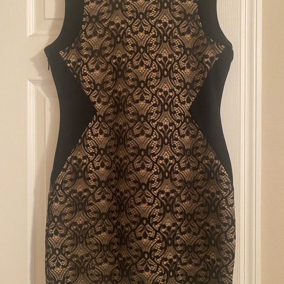 Gianni Bini Dresses & Skirts - Gianni Bini Black and Tan lace like new dress with beaded detail